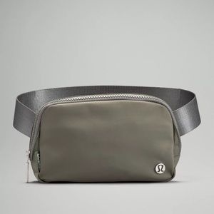 Lululemon Everywhere Belt Bag - Grey Sage